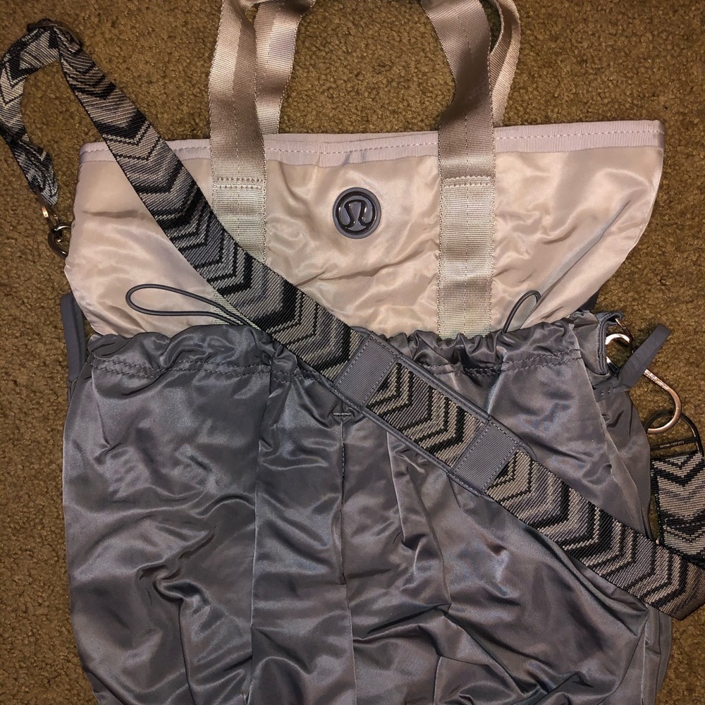 Lululemon flow and go tote